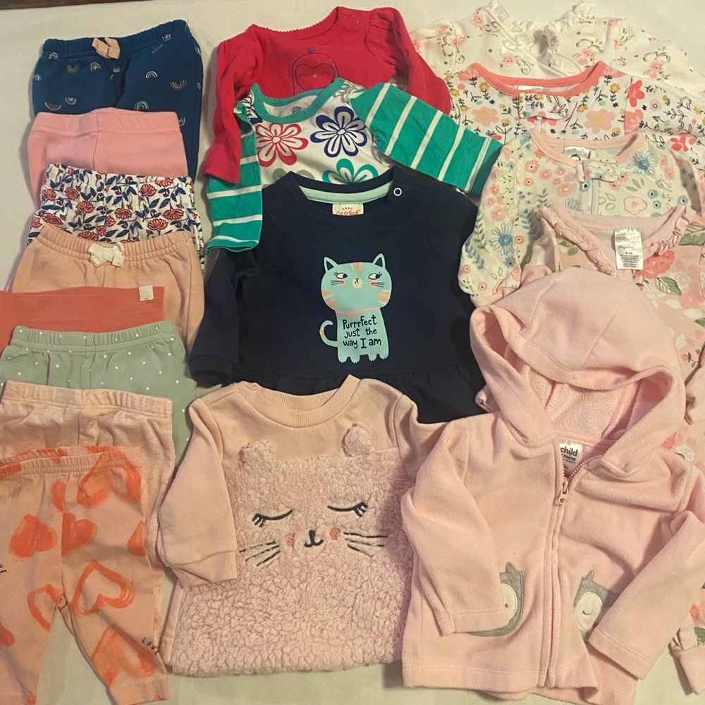 Baby Clothes Bundle 
Newborn & 0-3m